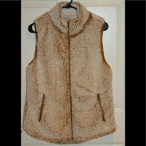 Love tree beige faux Sherpa zip sleeveless vest